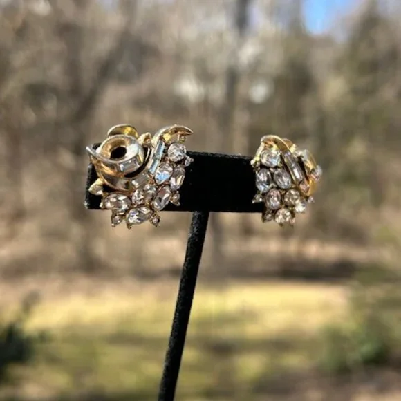 CROWN TRIFARI Pat Pend Gold Ribbon Rhinestone EARRING - Picture 8 of 10